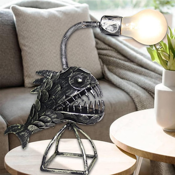 USB-lampor: Robotmodell-utseende med simulerade flamlåge-LED-lampor, perfekt för kreativa utrymmen