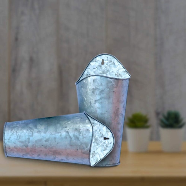 Rustik väggkruka i galvaniserad metall, väggdekoration, väggvas för inomhus- eller utomhusväxter eller blommor, levereras med 2-pack.