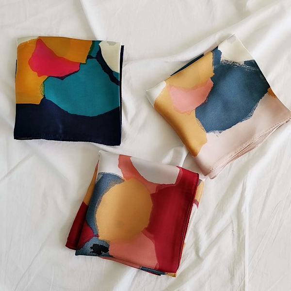 Sidenkänsla Scarf Medium Square Satin Huvudduk för Kvinnor 27,5 × 27,5 Tum