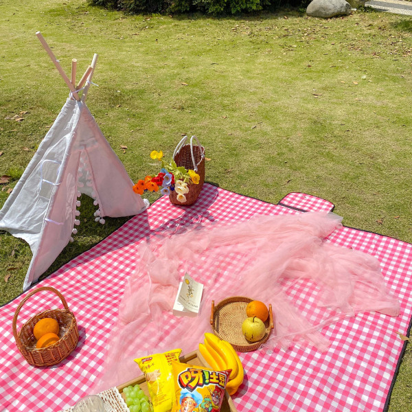 Bärbar picknickfilt Extra Large Outdoor Sandproof Waterpro red square 180*200cm