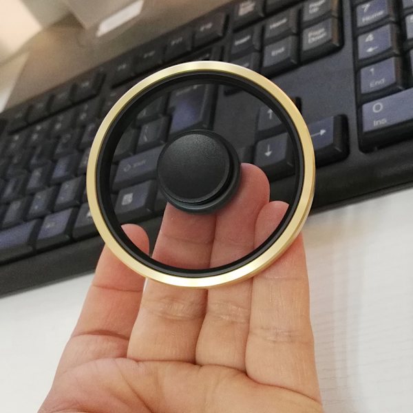 Stress Relief Fidget Spinner, Slitstarkt Bekvämt Bronsmaterialskal och Rostfritt Stållager, Trendig Rund Hjulformad Design, Snabb