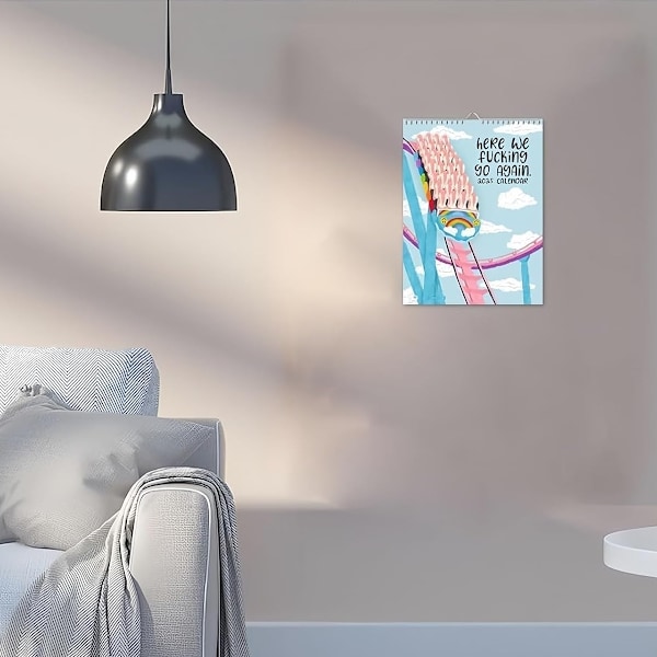 Skarpsinnig personlighetsmatchning, humoristisk atmosfär för rumsinredning, Here We Go Again 2025 Hängande månadskalender Anteckningsblock för hemmakontorstid