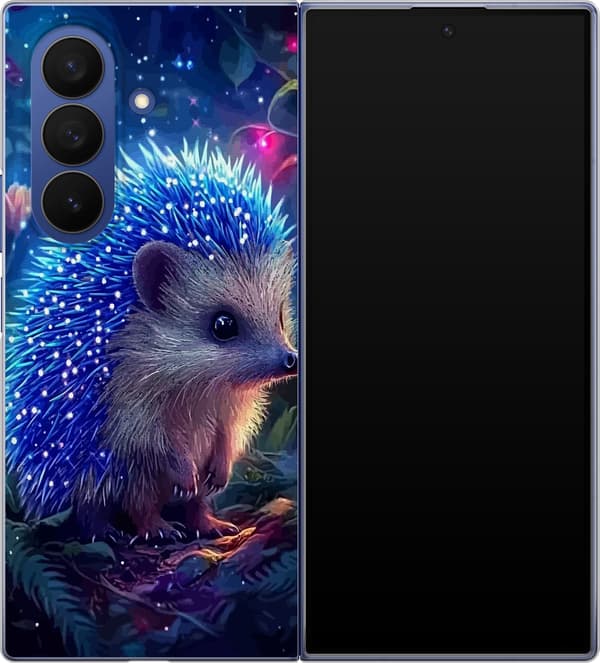 Kompatibelt Mobildeksel til Samsung Galaxy Z Fold7 Pinnsvin med blålysende pigger blant planter og stjernelignende lyspunkter blå