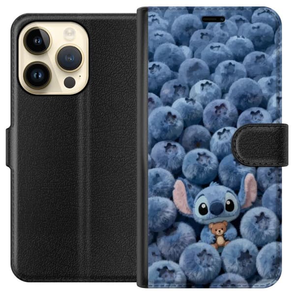 Kompatibel Tegnebogsetui til Apple iPhone 14 Pro Sød, fluffy blå figur med en lille bamse blandt bløde blåbær blå
