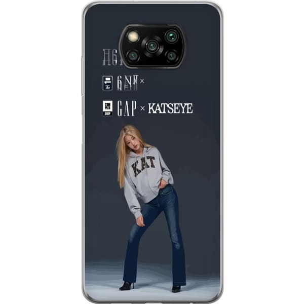 Kompatibel Mobilcover til Xiaomi Poco X3 NFC KATSEYE-blond medlem i grå trøje og blå jeans mod mørkegrå baggrund i moderne modefotografering grå