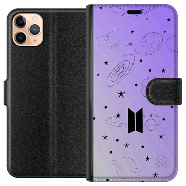 Kompatibelt Plånboksfodral till Apple iPhone 11 Pro Max BTS-logotyp omgiven av planeter, stjärnor och galaxillustrationer lila