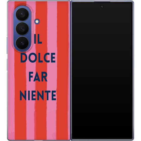 Kompatibelt Mobildeksel til Samsung Galaxy Z Fold7 Teksten Il Dolce Far Niente i mørkeblått mot håndmalte rosa og røde striper rosa