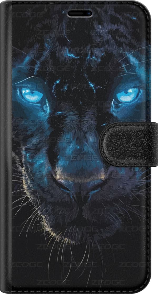 Kompatibel Tegnebogsetui til Samsung Galaxy A41 Sort panter i nærbillede med intenst blå øjne og blå lysdetaljer sort