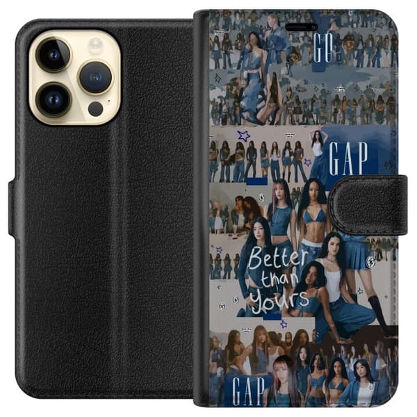 Kompatibel Tegnebogsetui til Apple iPhone 15 Pro Max KATSEYE i blå denimcollage med gruppebilleder, stjerner og teksten “Better than yours” i ungdomm blå
