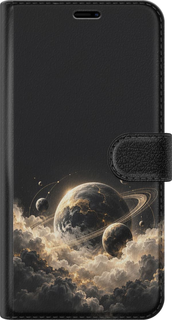 Kompatibelt Lommeboketui til Apple iPhone 8 Plus Verdensrommet – Planeter blant lyse skyer – Stor planet med ringer og mindre planeter blant beige sk svart