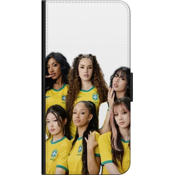 Kompatibel Tegnebogsetui til Samsung Galaxy A20s KATSEYE poserer sammen i gule og grønne fodboldtrøjer foran en ren hvid baggrund gul