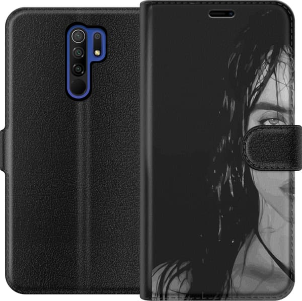 Kompatibel Tegnebogsetui til Xiaomi Redmi 9 Nærbillede af en mørkhåret kvinde med vådt hår i sort-hvid mod en sort baggrund sort
