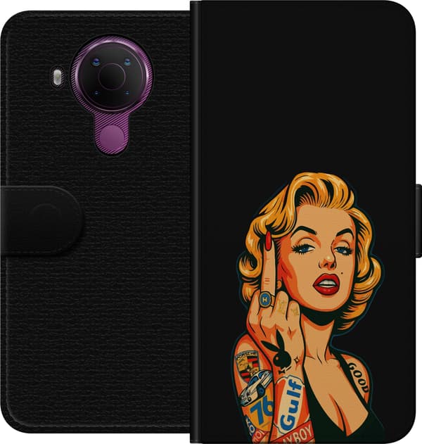 Kompatibel Tegnebogsetui til Nokia 5.4 Blond kvinde i popkunststil med tatoveringer og løftet langfinger mod sort baggrund sort