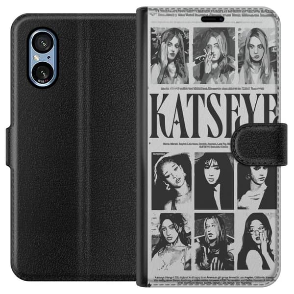 Kompatibel Tegnebogsetui til Sony Xperia 5 V KATSEYE svartvit poster grå