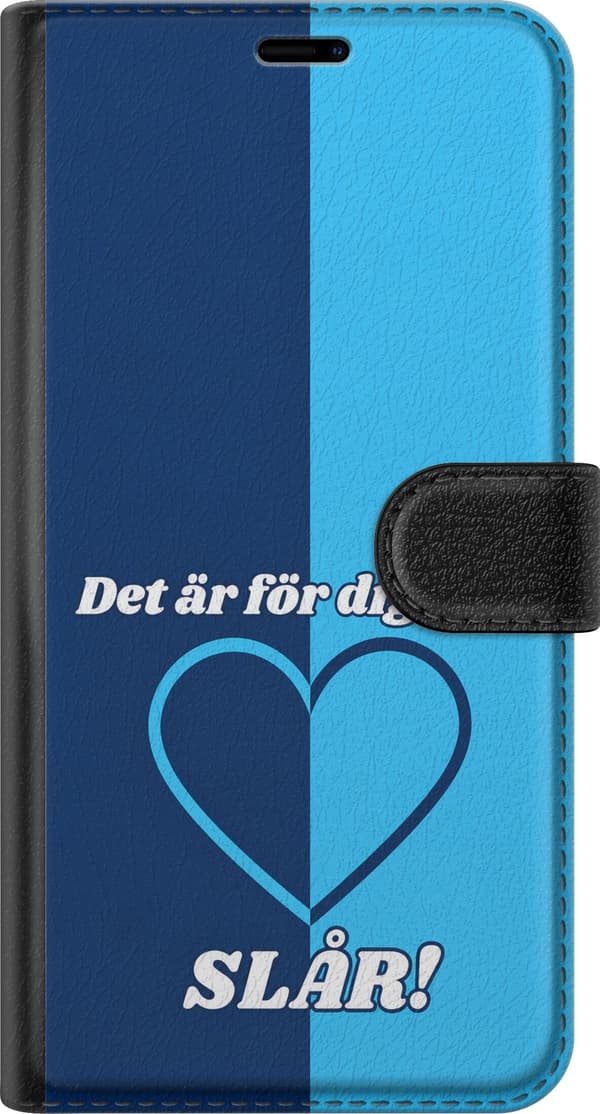 Kompatibelt Lommeboketui til Apple iPhone 15 Plus Blå hjerteslogan - Et stort hjerte i blå kontur med hvit slogan over lyseblå og mørkeblå felt blå