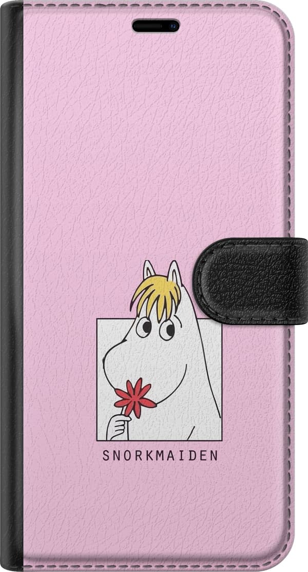 Kompatibel Tegnebogsetui til Apple iPhone 12 Snorkfrøken med rød blomst og lyserød baggrund, tegnet karaktermotiv pink