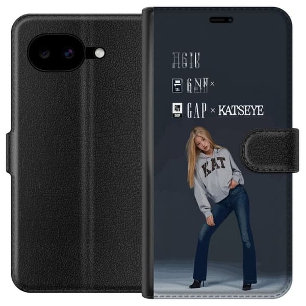 Kompatibel Tegnebogsetui til Google Pixel 10a KATSEYE-blond medlem i grå trøje og blå jeans mod mørkegrå baggrund i moderne modefotografering grå