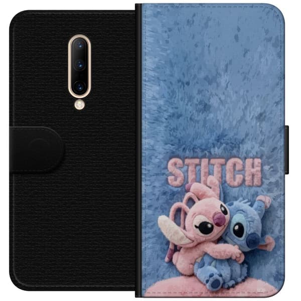 Kompatibel Tegnebogsetui til OnePlus 7 Pro Søde lyserøde og blå tegneseriefigurer, der krammer mod en blød luvblå baggrund med stor pink tekst blå