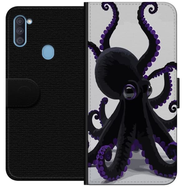 Kompatibel Tegnebogsetui til Samsung Galaxy A11 Sort blæksprutte med lilla detaljer i et elegant havtema mod en lys baggrund sort