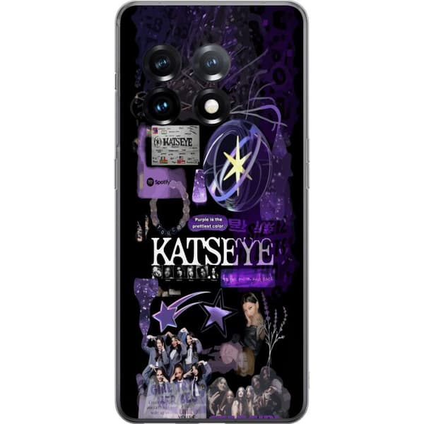 Kompatibelt Mobildeksel til OnePlus 11R KATSEYE i lilla collage med gruppebilder, stjerner, logo og glitrende nostalgiske detaljer lila