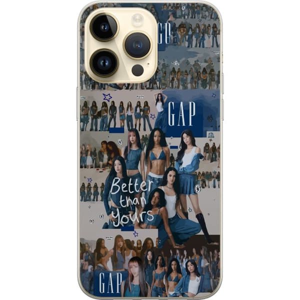Kompatibel Mobilcover til Apple iPhone 15 Pro Max KATSEYE i blå denimcollage med gruppebilleder, stjerner og teksten ”Better than yours” i ungdommeli blå