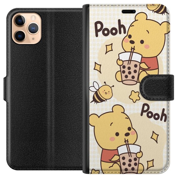 Apple iPhone 11 Pro Max Lompakkokotelo Nalle Pooh - klassinen karhumotiivi uudessa tulkinnassa