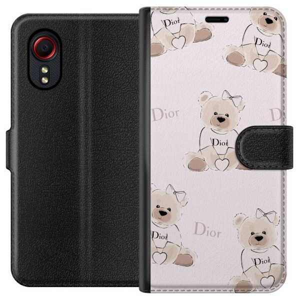 Samsung Galaxy Xcover 5 Plånboksfodral Teddy Dior Vibes – lyxig nalle i fashionstil