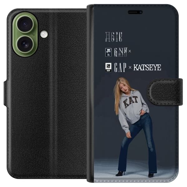 Kompatibel Tegnebogsetui til Apple iPhone 17 KATSEYE blond medlem i grå trøje og blå jeans mod mørkegrå baggrund i moderne modefotografering grå