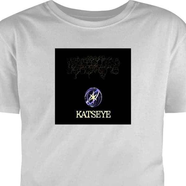 Børne T-shirt Grå 3-4 År KATSEYE-logo med en gul stjerne, lilla omløbsringe og lys typografi mod sort baggrund grå 3-4 År