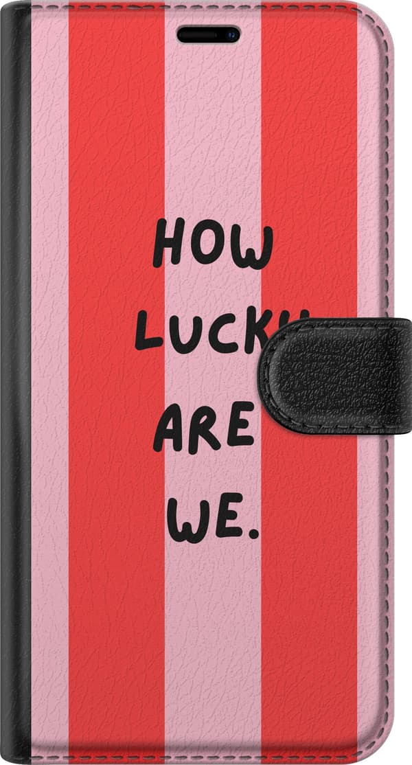 Kompatibel Tegnebogsetui til Xiaomi 12 Pro Sort med teksten How Lucky Are We på brede lyserøde og røde lodrette striber pink