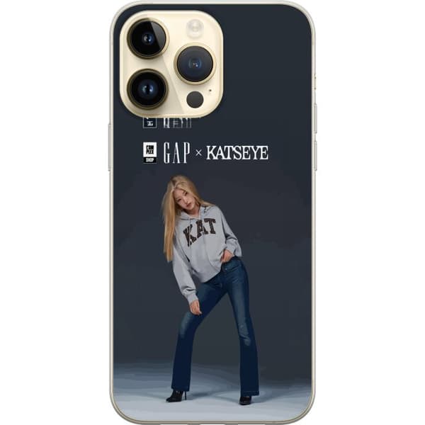 Kompatibel Mobilcover til Apple iPhone 14 Pro Max KATSEYE blond medlem i grå trøje og blå jeans mod mørkegrå baggrund i moderne modefotografering grå