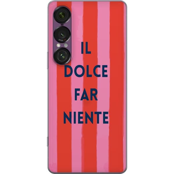 Kompatibelt Mobildeksel til Sony Xperia 1 VII Teksten Il Dolce Far Niente i mørkeblått mot håndmalte rosa og røde striper rosa