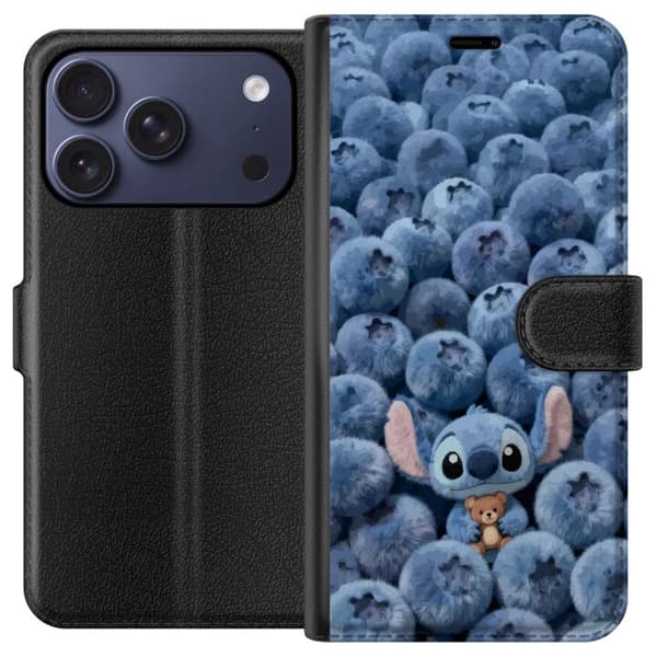 Kompatibel Tegnebogsetui til Apple iPhone 17 Pro Sød, fluffy blå figur med en lille bamse blandt bløde blåbær blå