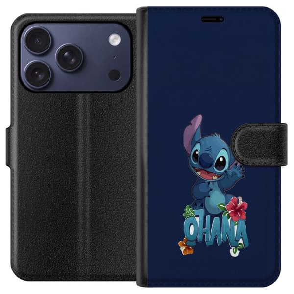 Kompatibel Tegnebogsetui til Apple iPhone 17 Pro Charmerende blå tegnet figur, der vinker over tekst og tropiske hibiscusblomster mod mørkeblå baggru blå