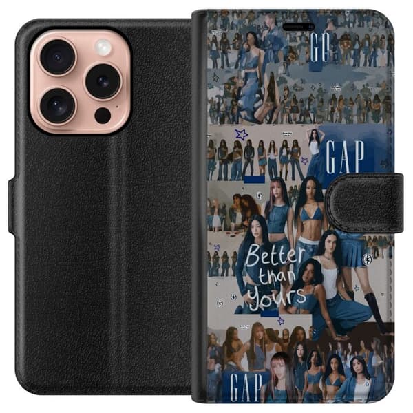 Kompatibel Tegnebogsetui til Apple iPhone 16 Pro KATSEYE i blå denimcollage med gruppebilleder, stjerner og teksten “Better than yours” i ungdommelig blå