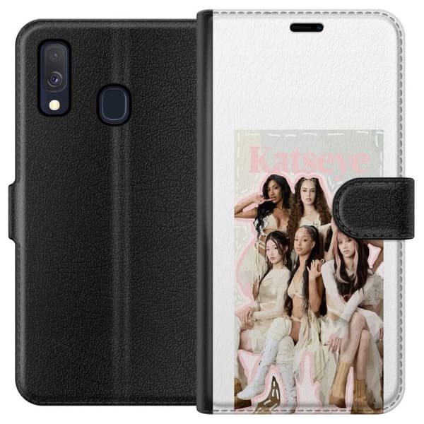 Kompatibel Tegnebogsetui til Samsung Galaxy A40 KATSEYE elegant grupporträtt beige