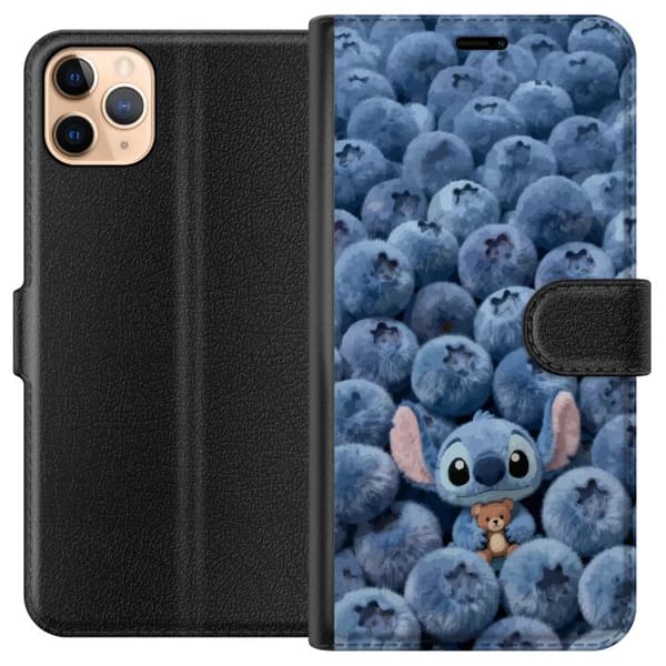 Kompatibel Tegnebogsetui til Apple iPhone 11 Pro Max Sød, fluffy blå figur med en lille bamse blandt bløde blåbær blå