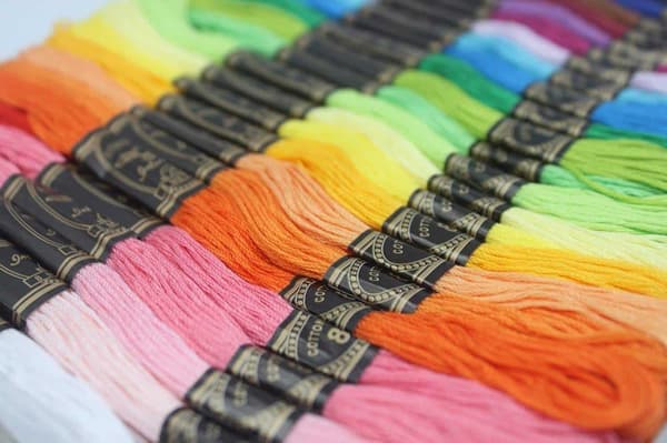 100 dukker broderigarn / moulinegarn multifarve multifärg one size