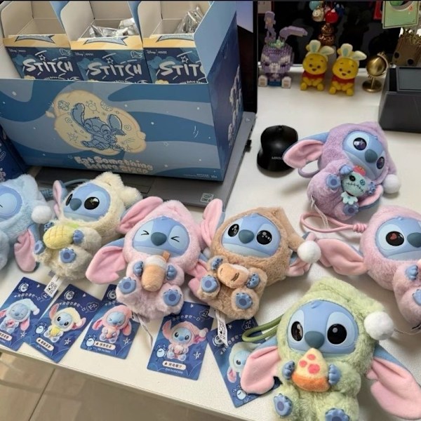 Laadukas uusi Stitch Must Eat a Bite -sarjan vinyylimuovinen Stitch-yllätyslaatikkonukke (satunnainen)