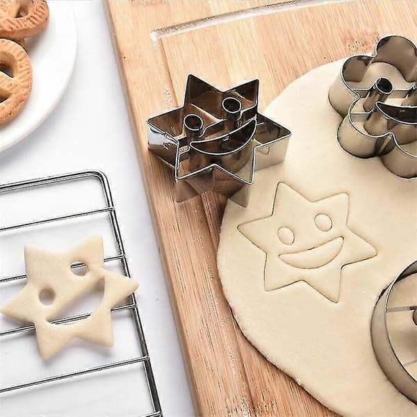 Nytt 4-delt Smiley Kakeformsett i rustfritt stål, kjeksform, fondantkakeform, baking