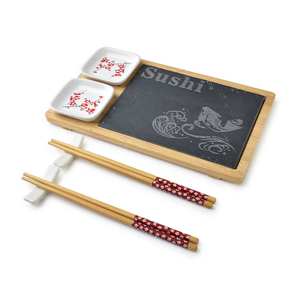 Sushi-sæt til to med serveringsbrætter og elegant tilbehør