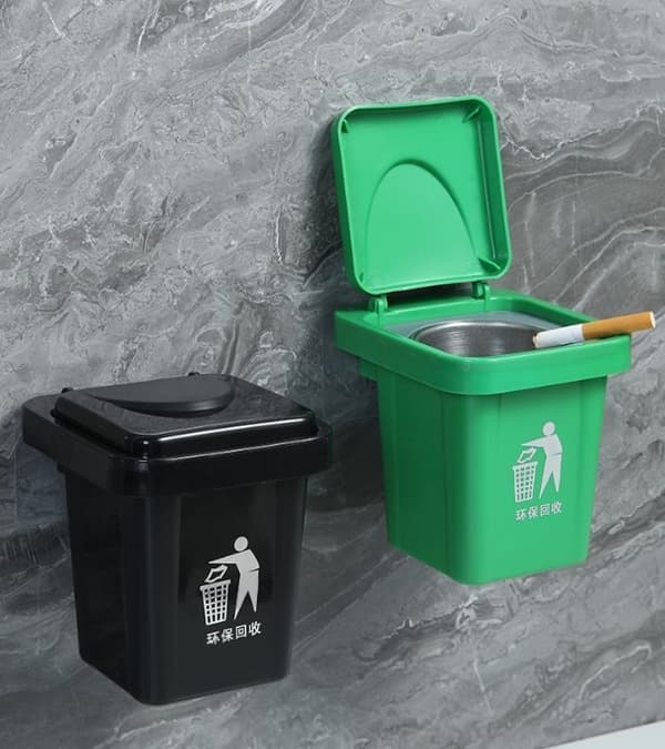 Wall-mounted trash can and ashtray with lid svart