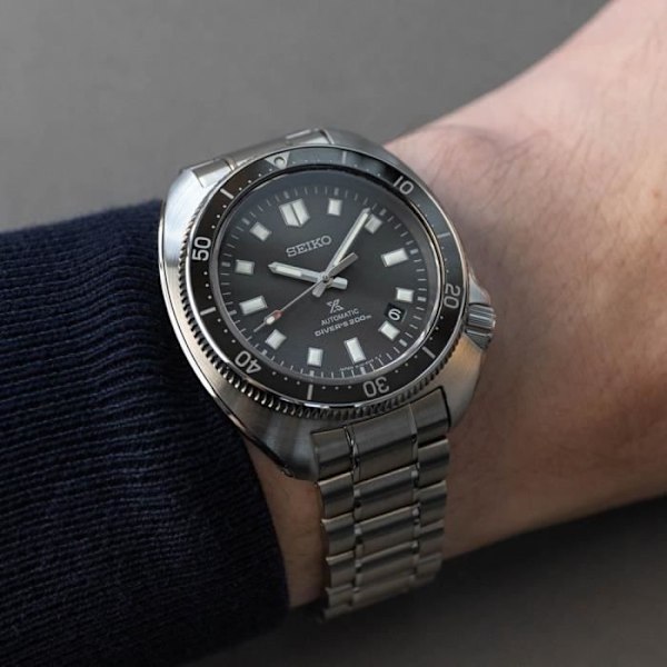 Dameur Kvinde SEIKO - SUR353P1 - NEO Classic - Safir - Rustfrit stål - 10 ATM Silver