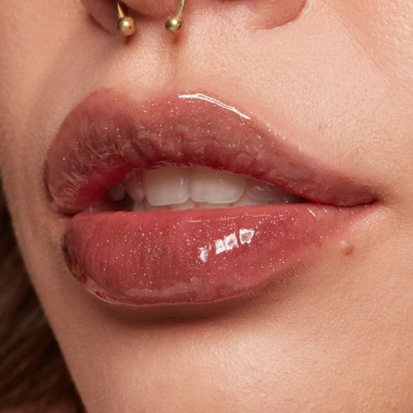 NYX Professional Makeup Gloss Duck Plump repulpant ja kimalteleva Onyx-Pected Onyx-forventet