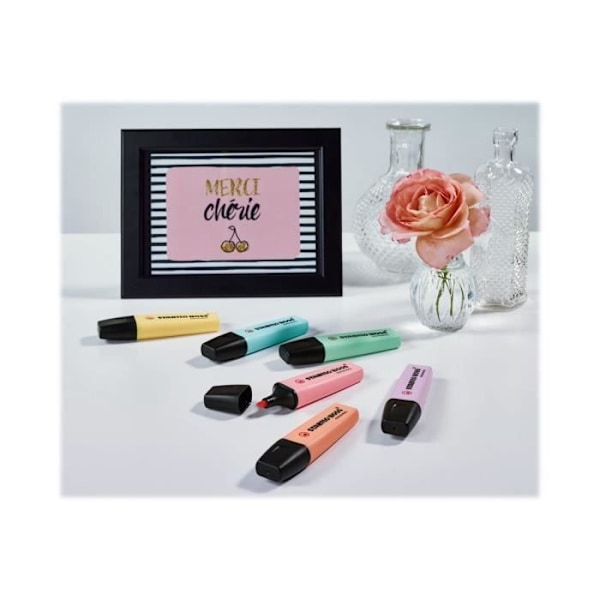 Stabilo BOSS ORIGINAL Highlighter poskipuna vaaleanpunainen, kermainen persikka, maidonkeltainen, ripaus turkoosia, kevyt mintun maku, sumu…