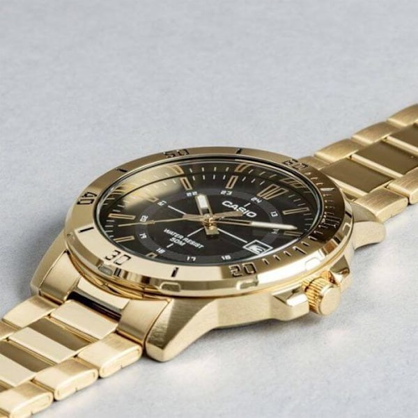 Casio – Vattentät upp till 50 meter – Gyllene svart urtavla – Helt rostfritt stål – MTP-VD01G-1CV