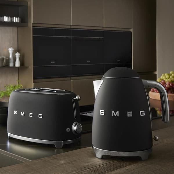 Smeg KLF03BLMEU elkedel Mat sort Mat sort