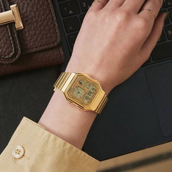 Klocka - Casio - A130WEG-9AEF - Guldpläterat rostfritt stål - Vattentålig 3 bar - Digital gyllene