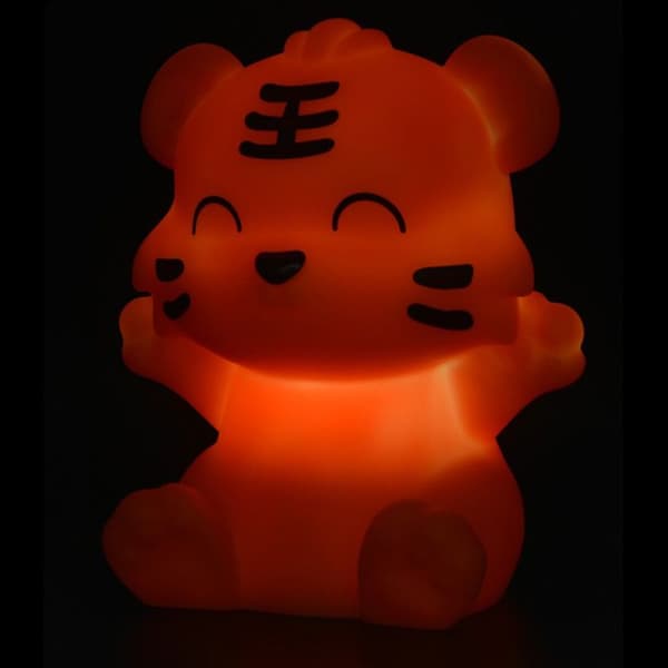 Natlampe lille tiger med farveskift 9 cm