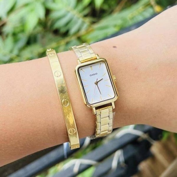 Casio Klocka för kvinnor – Klassisk stil Guld – Vit urtavla -LTP-V009G-7EUDF